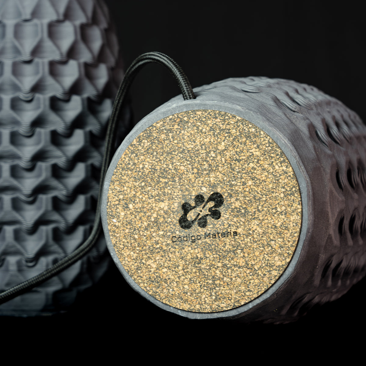 Fracta lamp cork base with Código Materia branding