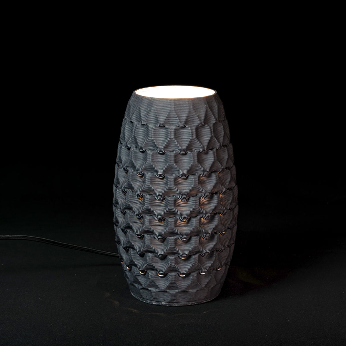 Fracta lamp in black porcelain, Medium — Código Materia