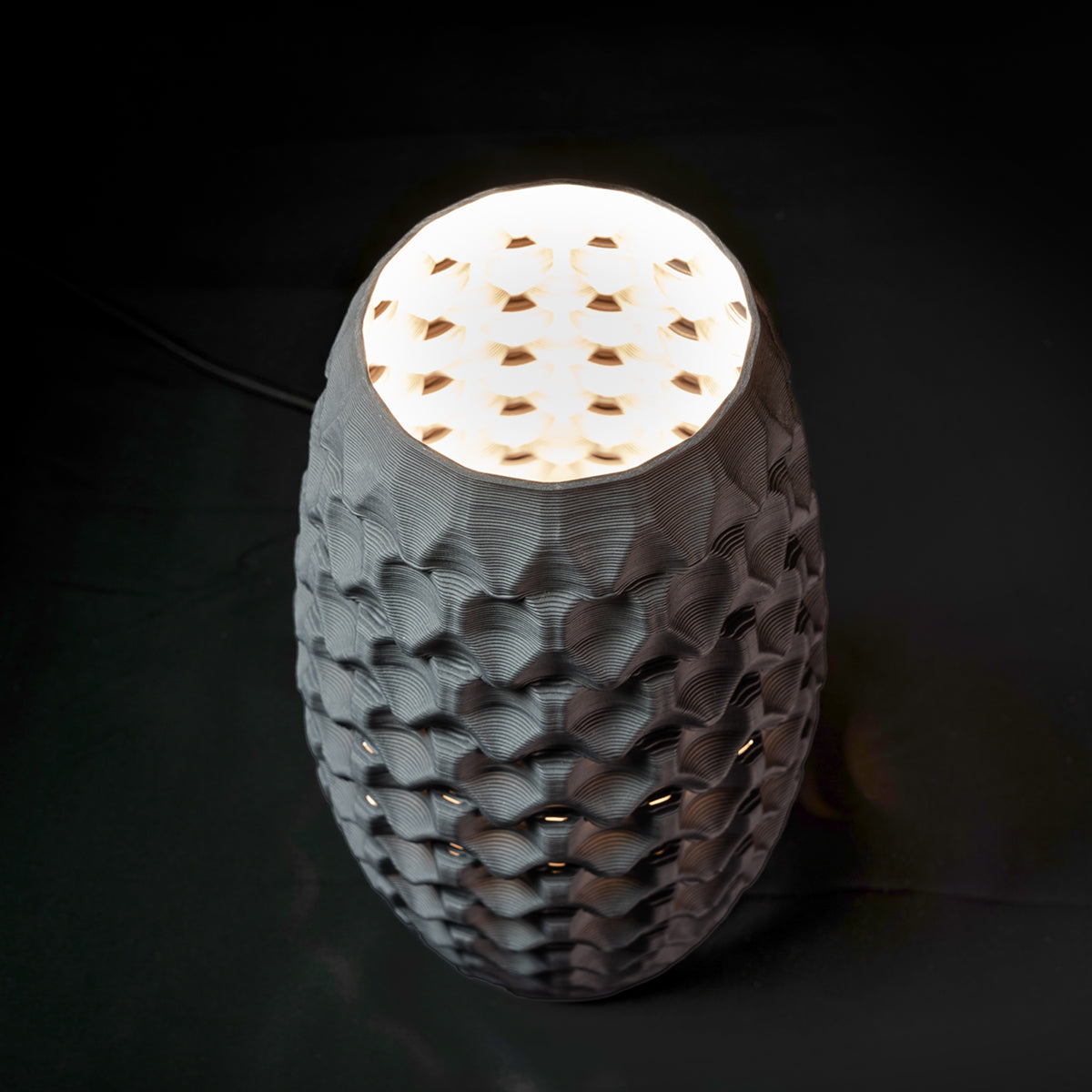Fracta lamp in black porcelain, Medium — Código Materia