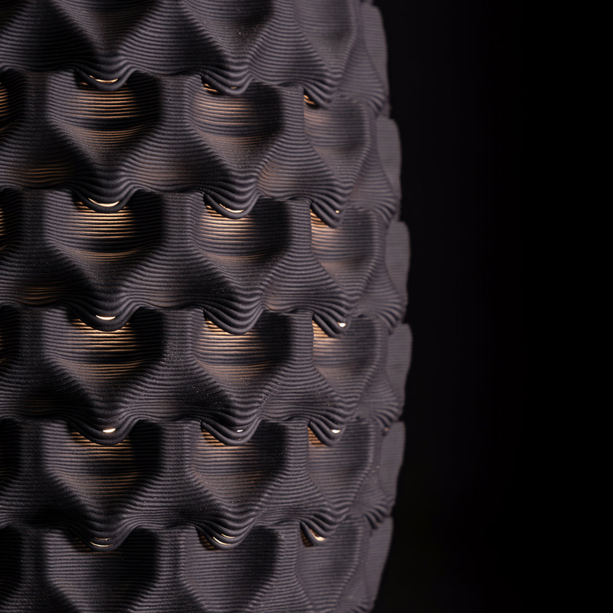 Fracta lamp in black porcelain, Medium — Código Materia