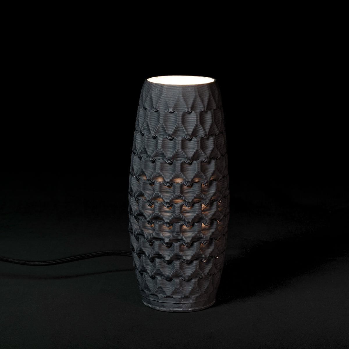 Fracta lamp in black porcelain, Small — Código Materia
