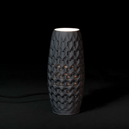 Fracta lamp in black porcelain, Small — Código Materia